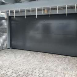 Sekcijska dvižna garažna vrata Hanus Premium | Bela - RAL 9010 - Gladek panel 
