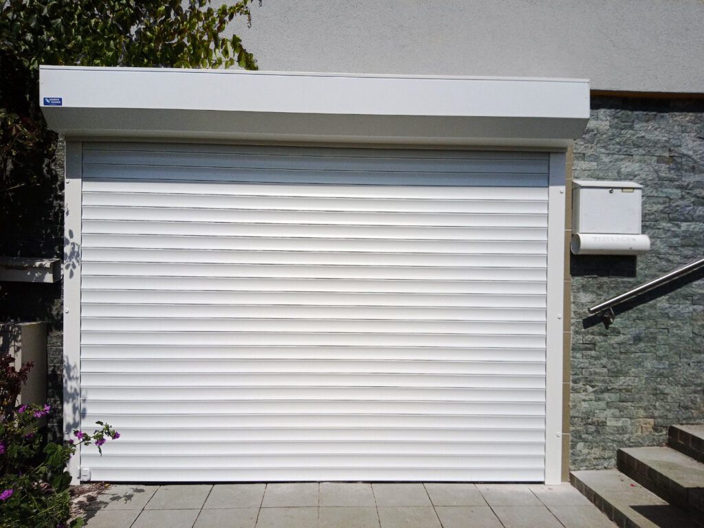 Nakup rolo garažnih vrat: 6 prednosti, ki jih morate poznati